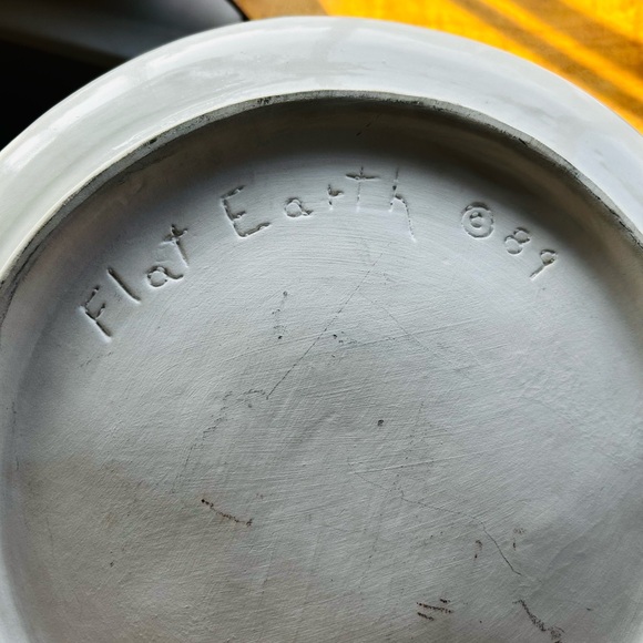 Flat Earth 1989 Vintage 3’D Santa Ceramic Plate - Picture 3 of 7